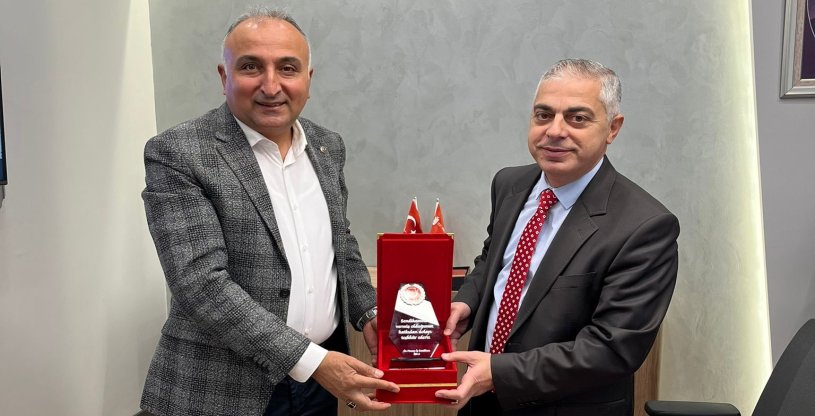 PEKTAŞ, ZİRAAT BANKASI BATTALGAZİ ŞUBE MÜDÜRÜ ÇOLAK'A TEŞEKKÜR PALKETİ TAKDİM ETTİ